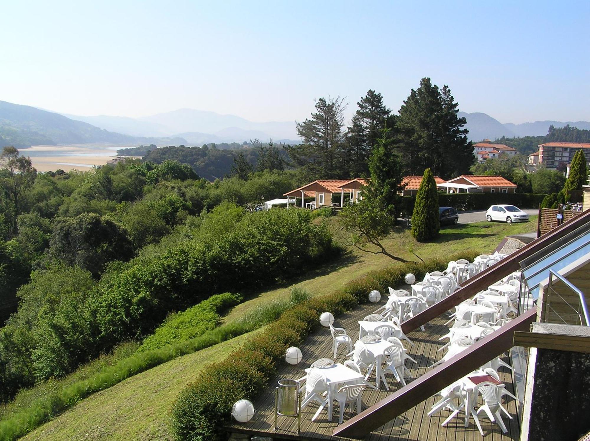 Bungalows Portuondo Parking Gratuito Mundaca Exterior foto